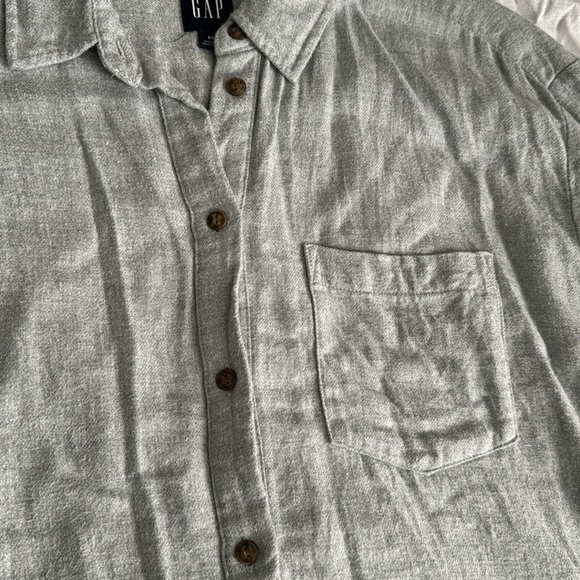 Gap Women’s Light Gray Button Down Shirt - Medium - Picture 4 of 7